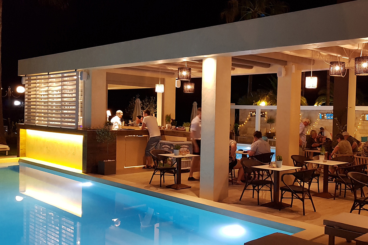 Airis Pool Bar - night view