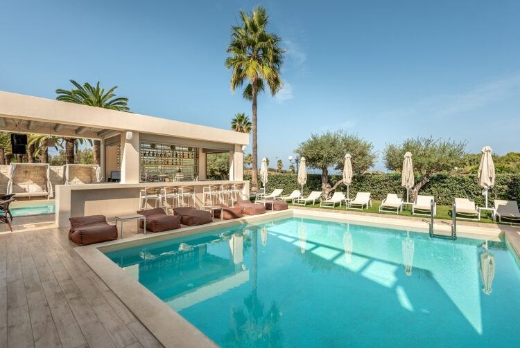 Airis Suites - Swimming Pool